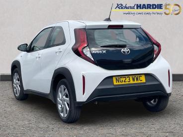 SPOTICAR Toyota Aygo 1.0 Vvt-i Pure X-shift Euro 6 (s/s) 5dr Used Car - City Car Petrol White - Ashington - 1200601452_2