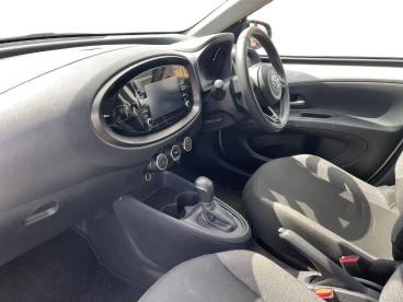 SPOTICAR Toyota Aygo 1.0 Vvt-i Pure X-shift Euro 6 (s/s) 5dr Used Car - City Car Petrol White - Ashington - 1200601452_3