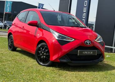 SPOTICAR Toyota Aygo 1.0 Vvt-i X-play Euro 6 5dr Used Car - City Car Petrol Red - Darlington - 1200604451_1