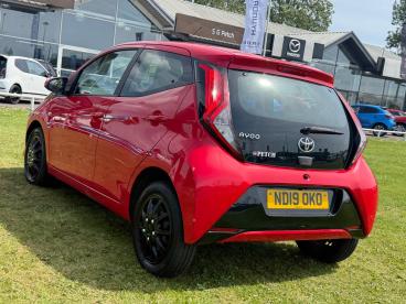 SPOTICAR Toyota Aygo 1.0 Vvt-i X-play Euro 6 5dr Used Car - City Car Petrol Red - Darlington - 1200604451_3