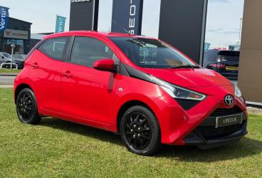 SPOTICAR Toyota Aygo 1.0 Vvt-i X-play Euro 6 5dr Used Car - City Car Petrol Red - Darlington - 1200604451_5