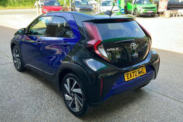 SPOTICAR Toyota Aygo 1.0 Vvt-i Edge X-shift Euro 6 (s/s) 5dr Used Car - City Car Petrol Blue - Farningham - 1200604613_2
