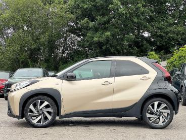 SPOTICAR Toyota Aygo 1.0 Vvt-i Exclusive X-shift Euro 6 (s/s) 5dr Used Car - City Car Petrol Beige - Pontypridd - 1200607385_4