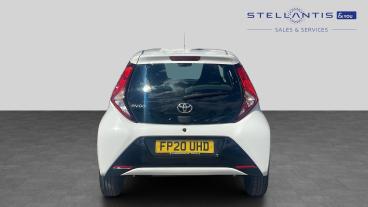 SPOTICAR Toyota Aygo 1.0 Vvt-i X-play Euro 6 5dr Used Car - City Car Petrol White - Salford - 1200609158_4