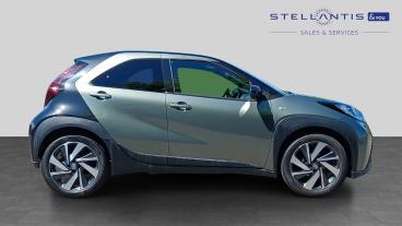 SPOTICAR Toyota Aygo 1.0 Vvt-i Edge X-shift Euro 6 (s/s) 5dr Used Car - City Car Petrol Green - Croydon - 1200610261_2