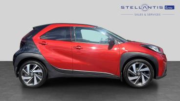 SPOTICAR Toyota Aygo 1.0 Vvt-i Exclusive X-shift Euro 6 (s/s) 5dr Used Car - City Car Petrol Red - Romford - 1200611598_2