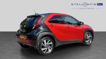 SPOTICAR Toyota Aygo 1.0 Vvt-i Exclusive X-shift Euro 6 (s/s) 5dr Used Car - City Car Petrol Red - Romford - 1200611598_3