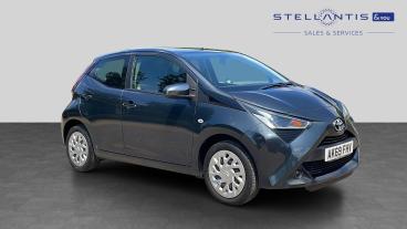 SPOTICAR Toyota Aygo 1.0 Vvt-i X-play Euro 6 5dr Used Car - City Car Petrol Grey - Hatfield - 1200614304_1