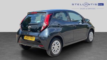 SPOTICAR Toyota Aygo 1.0 Vvt-i X-play Euro 6 5dr Used Car - City Car Petrol Grey - Hatfield - 1200614304_3