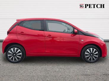 SPOTICAR Toyota Aygo 1.0 Vvt-i X-play Euro 6 (s/s) 5dr Used Car - City Car Petrol Red - Darlington - 1200616075_2