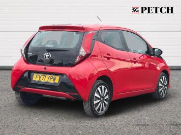 SPOTICAR Toyota Aygo 1.0 Vvt-i X-play Euro 6 (s/s) 5dr Used Car - City Car Petrol Red - Darlington - 1200616075_3