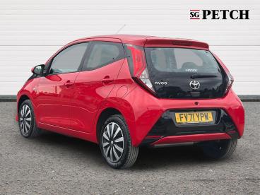 SPOTICAR Toyota Aygo 1.0 Vvt-i X-play Euro 6 (s/s) 5dr Used Car - City Car Petrol Red - Darlington - 1200616075_5