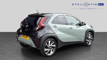 SPOTICAR Toyota Aygo 1.0 Vvt-i Exclusive X-shift Euro 6 (s/s) 5dr Used Car - City Car Petrol Green - Sheffield - 1200618016_3