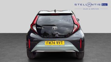 SPOTICAR Toyota Aygo 1.0 Vvt-i Exclusive X-shift Euro 6 (s/s) 5dr Used Car - City Car Petrol Green - Sheffield - 1200618016_4