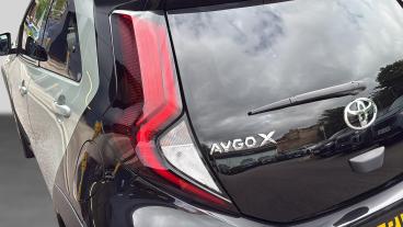SPOTICAR Toyota Aygo 1.0 Vvt-i Exclusive X-shift Euro 6 (s/s) 5dr Used Car - City Car Petrol Green - Sheffield - 1200618016_5
