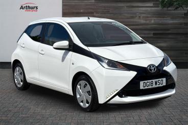 SPOTICAR Toyota Aygo 1.0 Vvt-i X-play X-shift Euro 6 5dr Used Car - City Car Petrol White - Wrexham - 1200619591_1