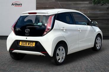 SPOTICAR Toyota Aygo 1.0 Vvt-i X-play X-shift Euro 6 5dr Used Car - City Car Petrol White - Wrexham - 1200619591_3