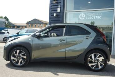 SPOTICAR Toyota Aygo 1.0 Vvt-i Edge Euro 6 (s/s) 5dr Used Car - City Car Petrol Green - Leamington - 1200623489_5