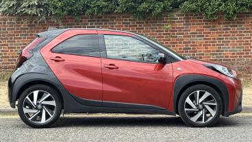SPOTICAR Toyota Aygo 1.0 Vvt-i Edge Euro 6 (s/s) 5dr Used Car - City Car Petrol Red - Hemel Hempstead - 1200623810_2