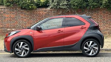 SPOTICAR Toyota Aygo 1.0 Vvt-i Edge Euro 6 (s/s) 5dr Used Car - City Car Petrol Red - Hemel Hempstead - 1200623810_5