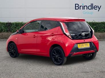 SPOTICAR Toyota Aygo 1.0 Vvt-i X-style X-shift Euro 6 5dr Used Car - City Car Petrol Red - Cannock - 1200626321_3
