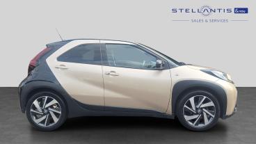 SPOTICAR Toyota Aygo 1.0 Vvt-i Exclusive X-shift Euro 6 (s/s) 5dr Used Car - City Car Petrol Beige - Romford - 1200627553_2