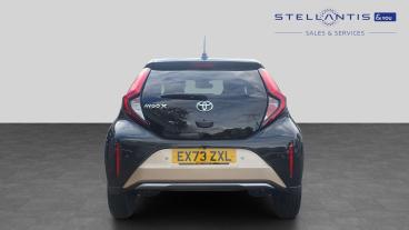 SPOTICAR Toyota Aygo 1.0 Vvt-i Exclusive X-shift Euro 6 (s/s) 5dr Used Car - City Car Petrol Beige - Romford - 1200627553_4
