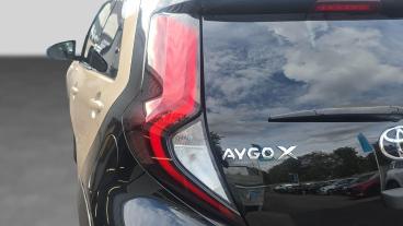 SPOTICAR Toyota Aygo 1.0 Vvt-i Exclusive X-shift Euro 6 (s/s) 5dr Used Car - City Car Petrol Beige - Romford - 1200627553_5