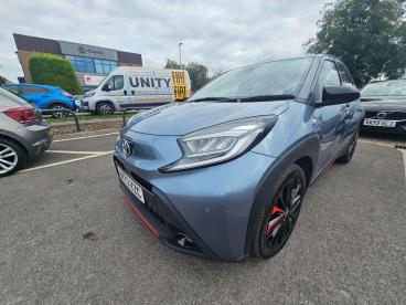 SPOTICAR Toyota Aygo 1.0 Vvt-i Undercover Euro 6 (s/s) 5dr Used Car - City Car Petrol Grey - Cheltenham - 1200627555_3