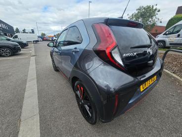 SPOTICAR Toyota Aygo 1.0 Vvt-i Undercover Euro 6 (s/s) 5dr Used Car - City Car Petrol Grey - Cheltenham - 1200627555_4