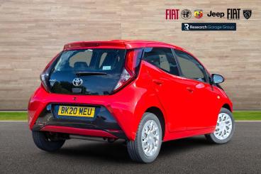 SPOTICAR Toyota Aygo 1.0 Vvt-i X-play Euro 6 5dr Used Car - City Car Petrol Red - Nuneaton - 1200628442_3