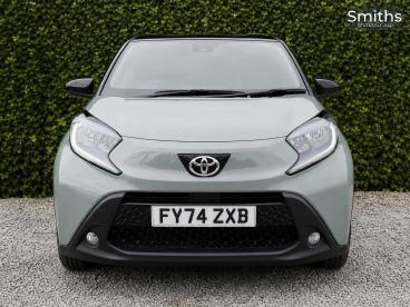 SPOTICAR Toyota Aygo 1.0 Vvt-i Edge X-shift Euro 6 (s/s) 5dr Used Car - City Car Petrol Green - Peterborough - 1200634209_2