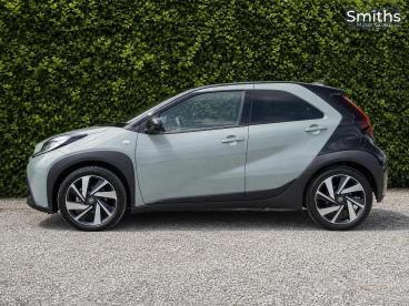 SPOTICAR Toyota Aygo 1.0 Vvt-i Edge X-shift Euro 6 (s/s) 5dr Used Car - City Car Petrol Green - Peterborough - 1200634209_4