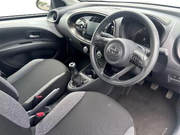 SPOTICAR Toyota Aygo 1.0 Vvt-i Pure Euro 6 (s/s) 5dr Used Car - City Car Petrol White - Derby - 1200634358_5