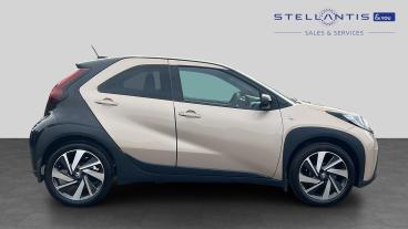 SPOTICAR Toyota Aygo 1.0 Vvt-i Edge X-shift Euro 6 (s/s) 5dr Used Car - City Car Petrol Beige - Stockport - 1200639287_2