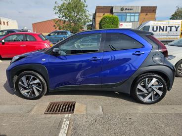 SPOTICAR Toyota Aygo 1.0 Vvt-i Edge Euro 6 (s/s) 5dr Used Car - City Car Petrol Blue - Cheltenham - 1200639319_4