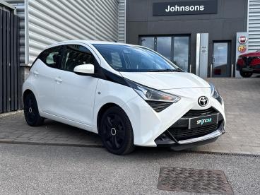SPOTICAR Toyota Aygo 1.0 Vvt-i X-play Euro 6 5dr Used Car - City Car Petrol White - Swindon - 1200639398_2
