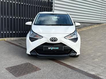 SPOTICAR Toyota Aygo 1.0 Vvt-i X-play Euro 6 5dr Used Car - City Car Petrol White - Swindon - 1200639398_3