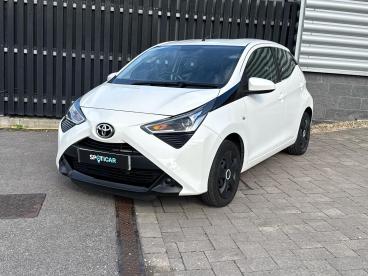 SPOTICAR Toyota Aygo 1.0 Vvt-i X-play Euro 6 5dr Used Car - City Car Petrol White - Swindon - 1200639398_4