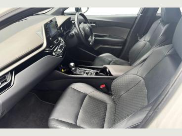 SPOTICAR Toyota C-hr 1.8 Vvt-h Excel Cvt Euro 6 (s/s) 5dr Used Car - Suv Hybrid White - Eastbourne - 1200537547_2