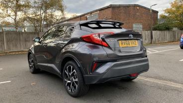 SPOTICAR Toyota C-hr 1.8 Vvt-h Design Cvt Euro 6 (s/s) 5dr Used Car - Suv Hybrid Blue - Walton On Thames - 1200553942_5