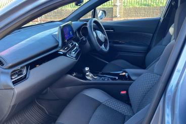 SPOTICAR Toyota C-hr 2.0 Vvt-h Design Cvt Euro 6 (s/s) 5dr Used Car - Suv Hybrid Grey - Rochester - 1200559549_3