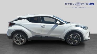 SPOTICAR Toyota C-hr 2.0 Vvt-h Design Cvt Euro 6 (s/s) 5dr Used Car - Suv Hybrid White - Salford - 1200602354_2