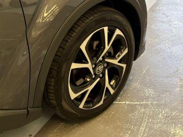 SPOTICAR Toyota C-hr 1.8 Vvt-h Design Cvt Euro 6 (s/s) 5dr Used Car - Suv Hybrid Grey - Swansea - 1200611266_4