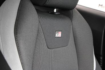 SPOTICAR Toyota C-hr 2.0 Vvt-h Gr Sport Cvt Euro 6 (s/s) 5dr Used Car - Suv Hybrid White - Walsall - 1200614562_5