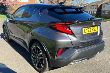 SPOTICAR Toyota C-hr 1.8 Vvt-h Gr Sport Cvt Euro 6 (s/s) 5dr Used Car - Suv Hybrid Grey - Rochester - 1200616302_2