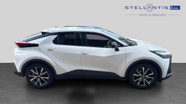 SPOTICAR Toyota C-hr 1.8 Vvt-h Design Cvt Euro 6 (s/s) 5dr Used Car - Suv Hybrid White - Sheffield - 1200635595_2