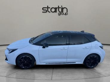 SPOTICAR Toyota Corolla 1.8 Vvt-h Gr Sport Cvt Euro 6 (s/s) 5dr Used Car - Saloon Hybrid White - Redditch - 1200560704_5