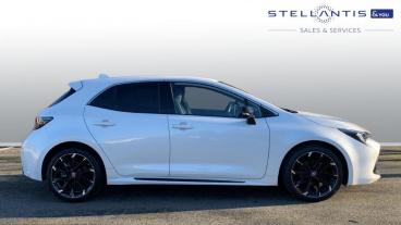 SPOTICAR Toyota Corolla 1.8 Vvt-h Gr Sport Cvt Euro 6 (s/s) 5dr Used Car - Saloon Hybrid White - Walton On Thames - 1200578066_2