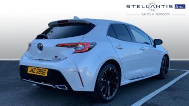 SPOTICAR Toyota Corolla 1.8 Vvt-h Gr Sport Cvt Euro 6 (s/s) 5dr Used Car - Saloon Hybrid White - Walton On Thames - 1200578066_3
